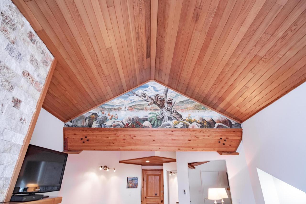 Villa Rainbow By Outpost Whistler Extérieur photo