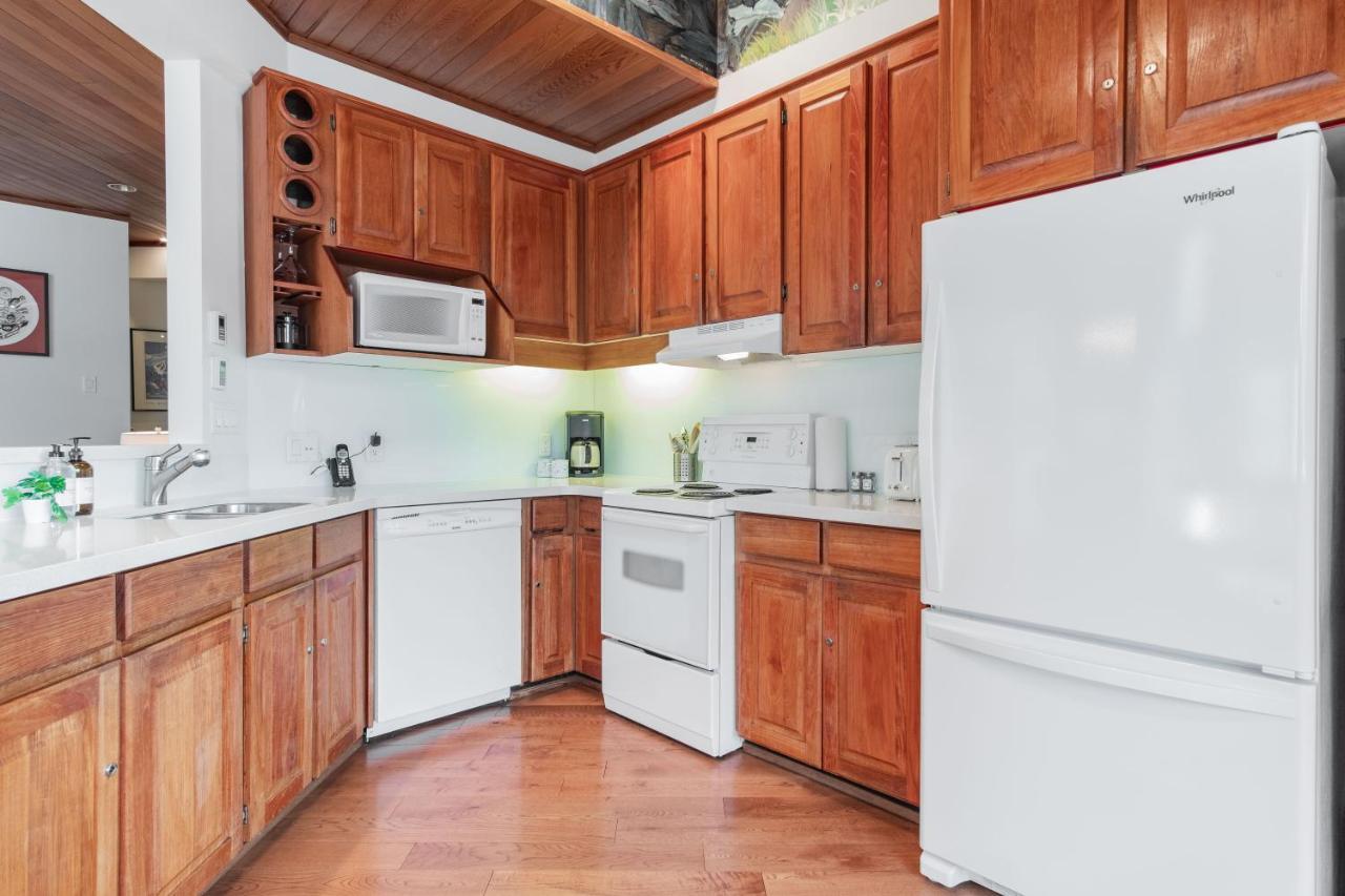 Villa Rainbow By Outpost Whistler Extérieur photo