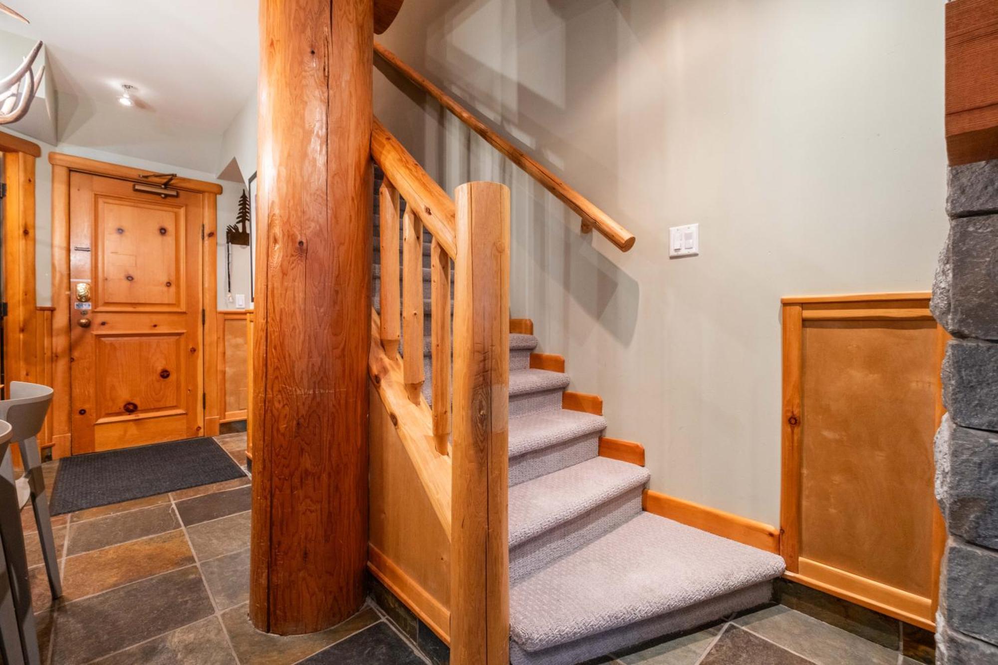 Villa Rainbow By Outpost Whistler Extérieur photo