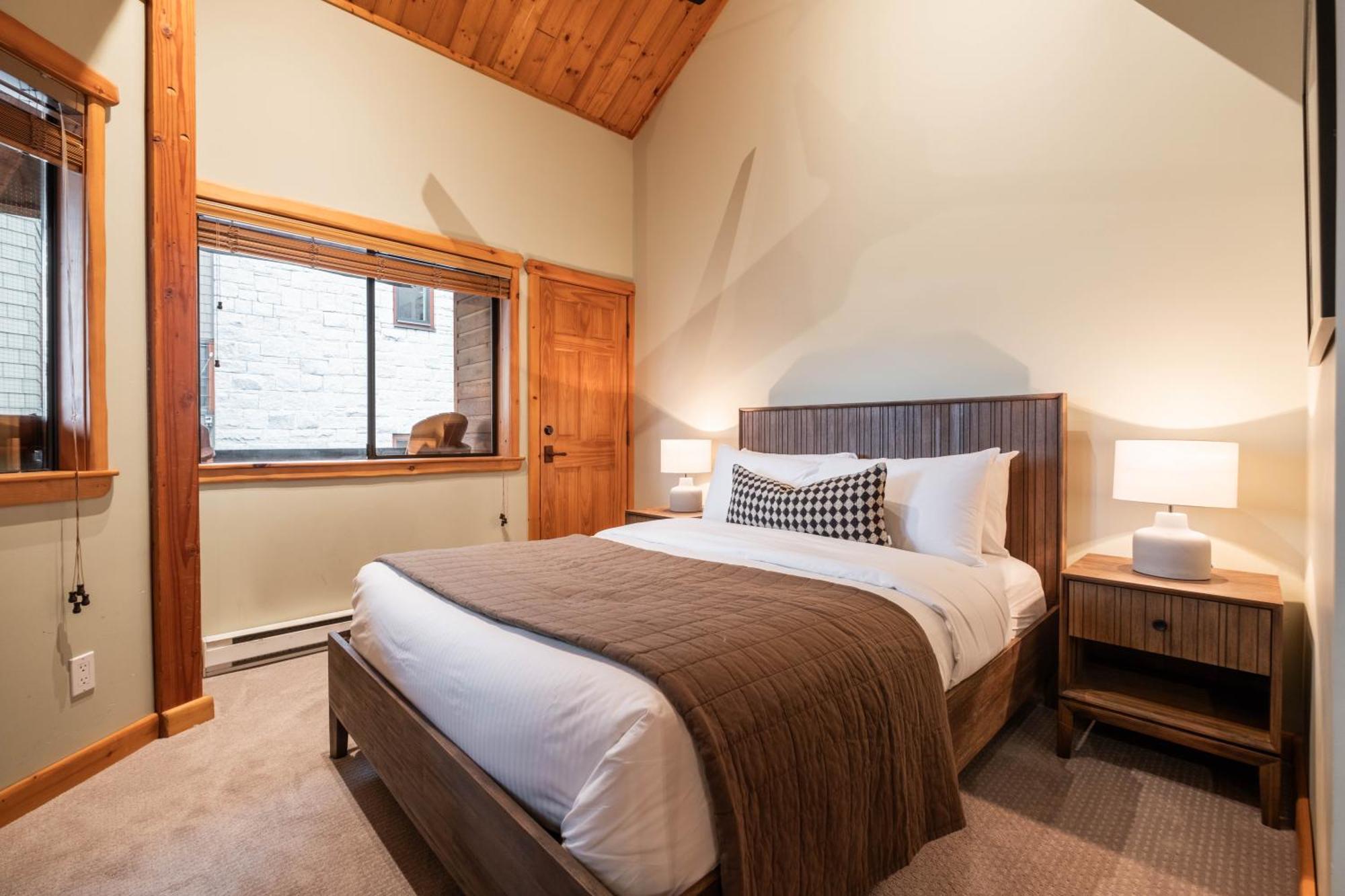 Villa Rainbow By Outpost Whistler Extérieur photo