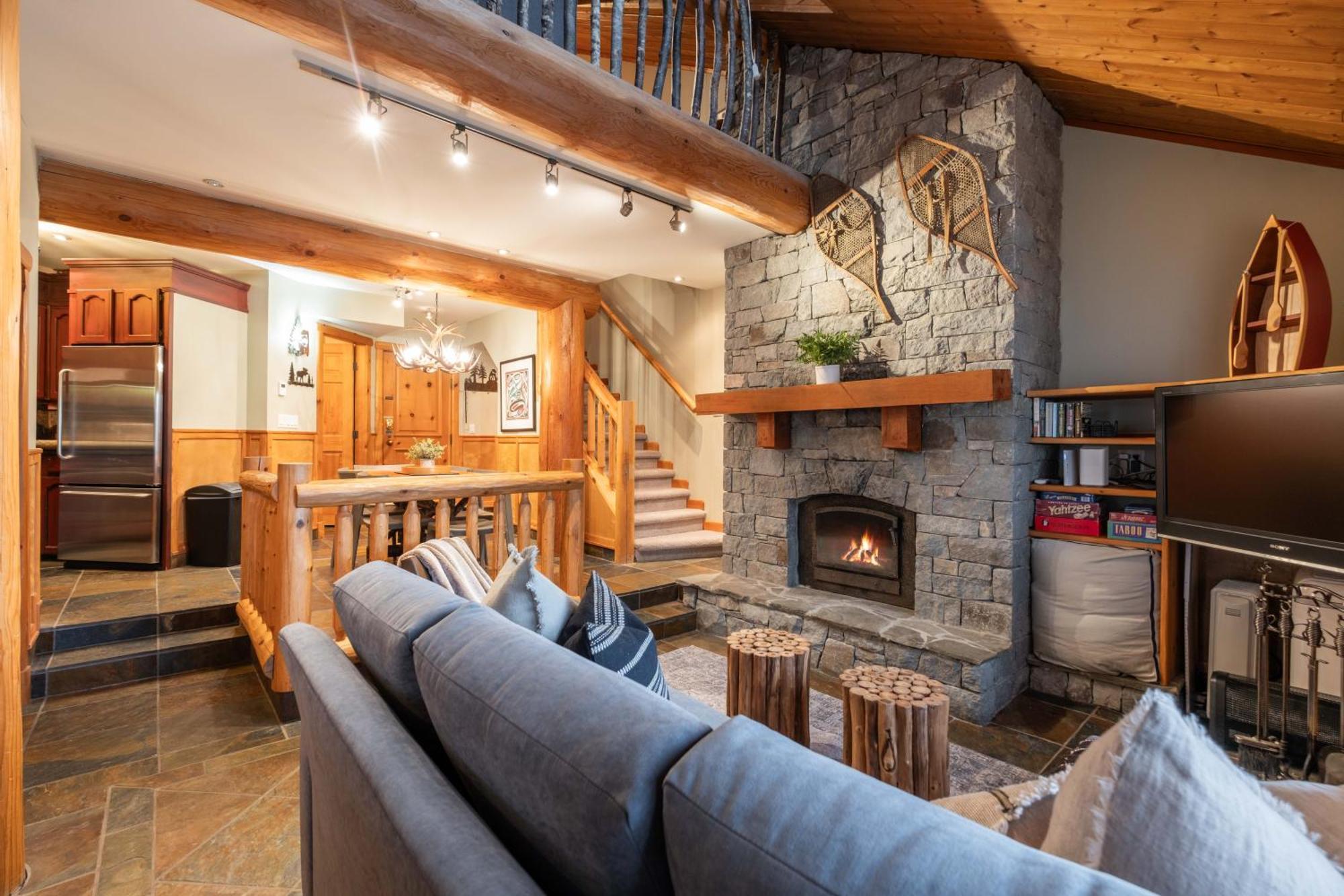 Villa Rainbow By Outpost Whistler Extérieur photo