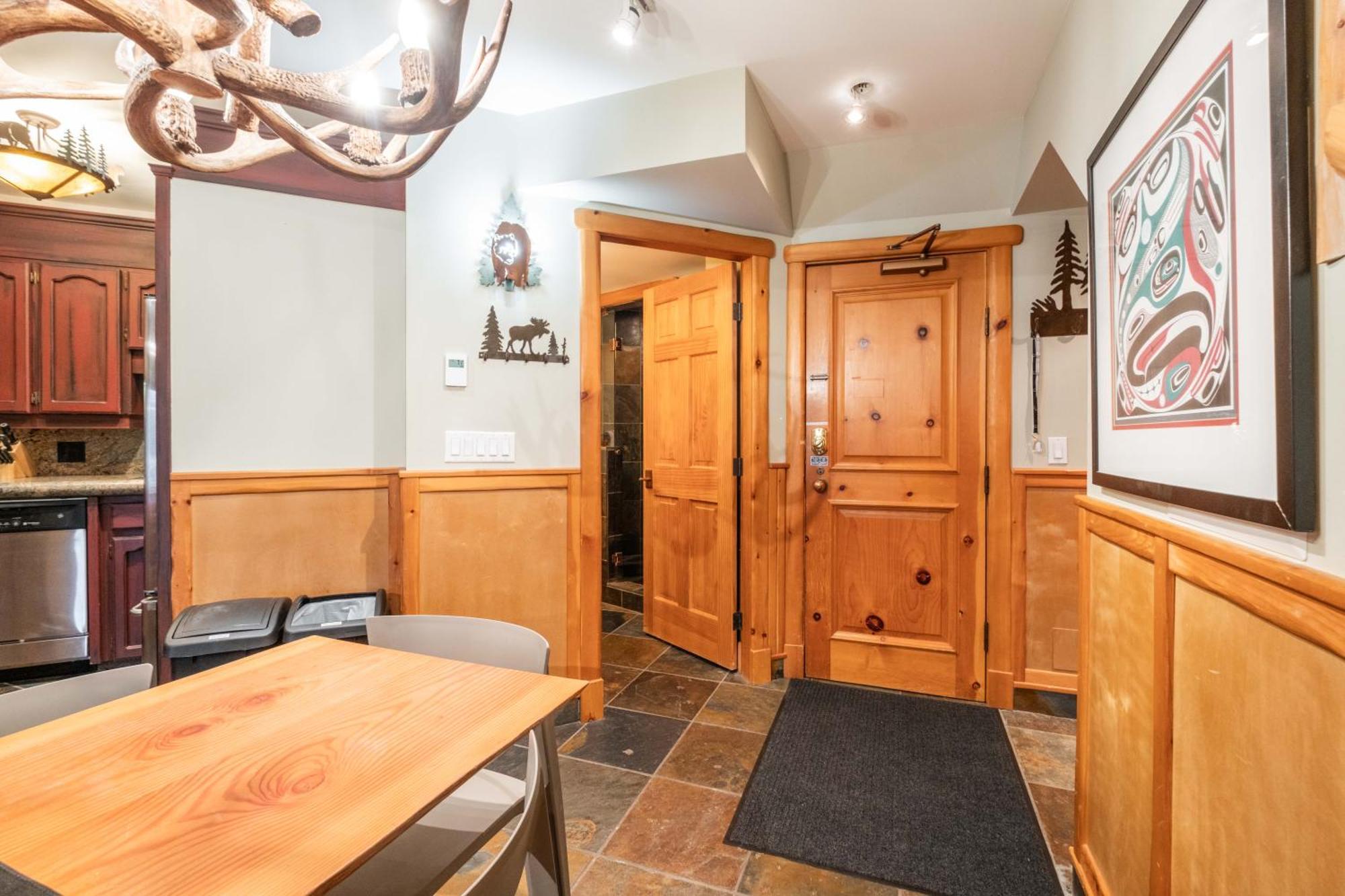 Villa Rainbow By Outpost Whistler Extérieur photo