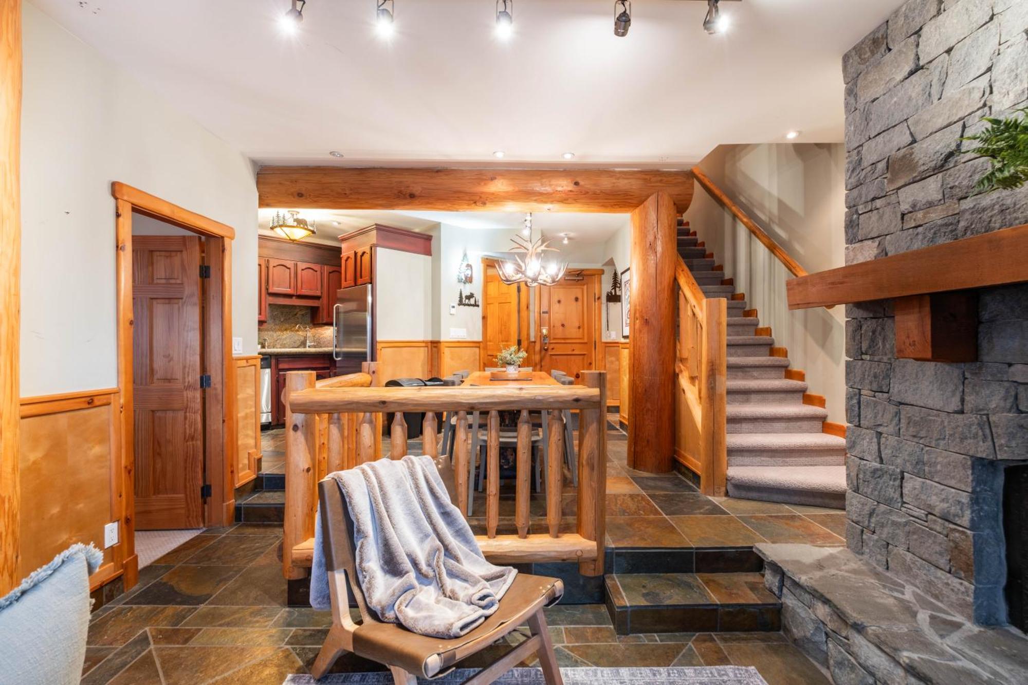 Villa Rainbow By Outpost Whistler Extérieur photo