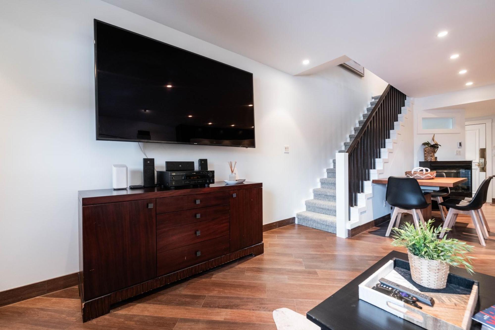 Villa Rainbow By Outpost Whistler Extérieur photo